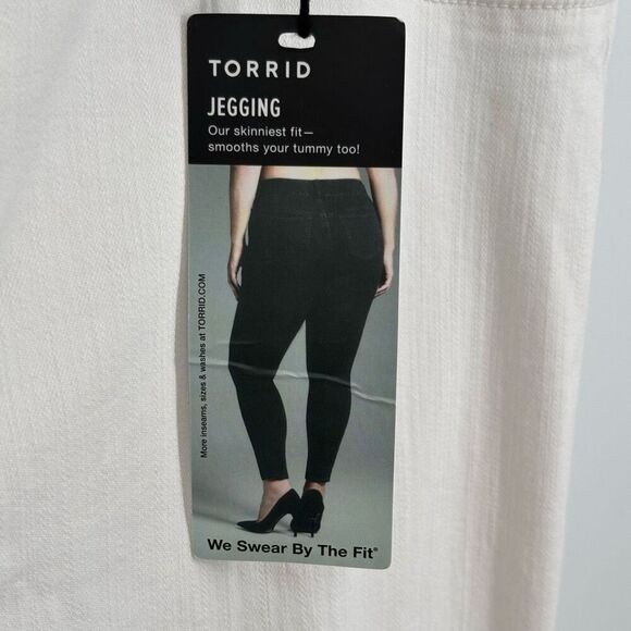 Torrid Straight Leg Denim Jeggings White Size 22R NWT - Picture 9 of 9